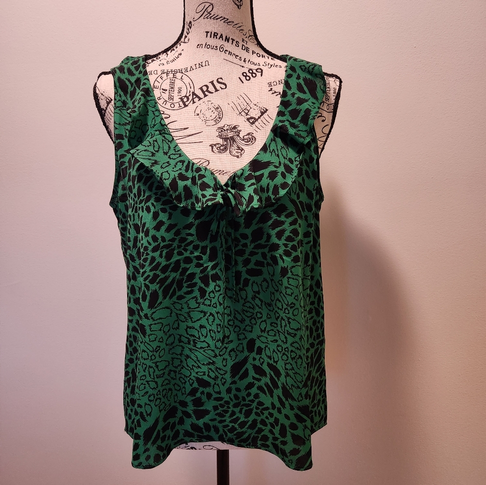 White House Black Market size small top